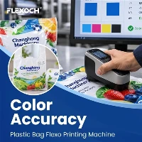 Vilken är färgnoggrannheten hos en flexotryckmaskin för plastpåsar?